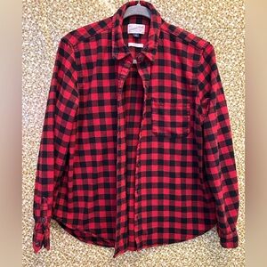 Universal Threads Preloved Buffalo Plaid Women’s Flannel Shirt, Size Medium